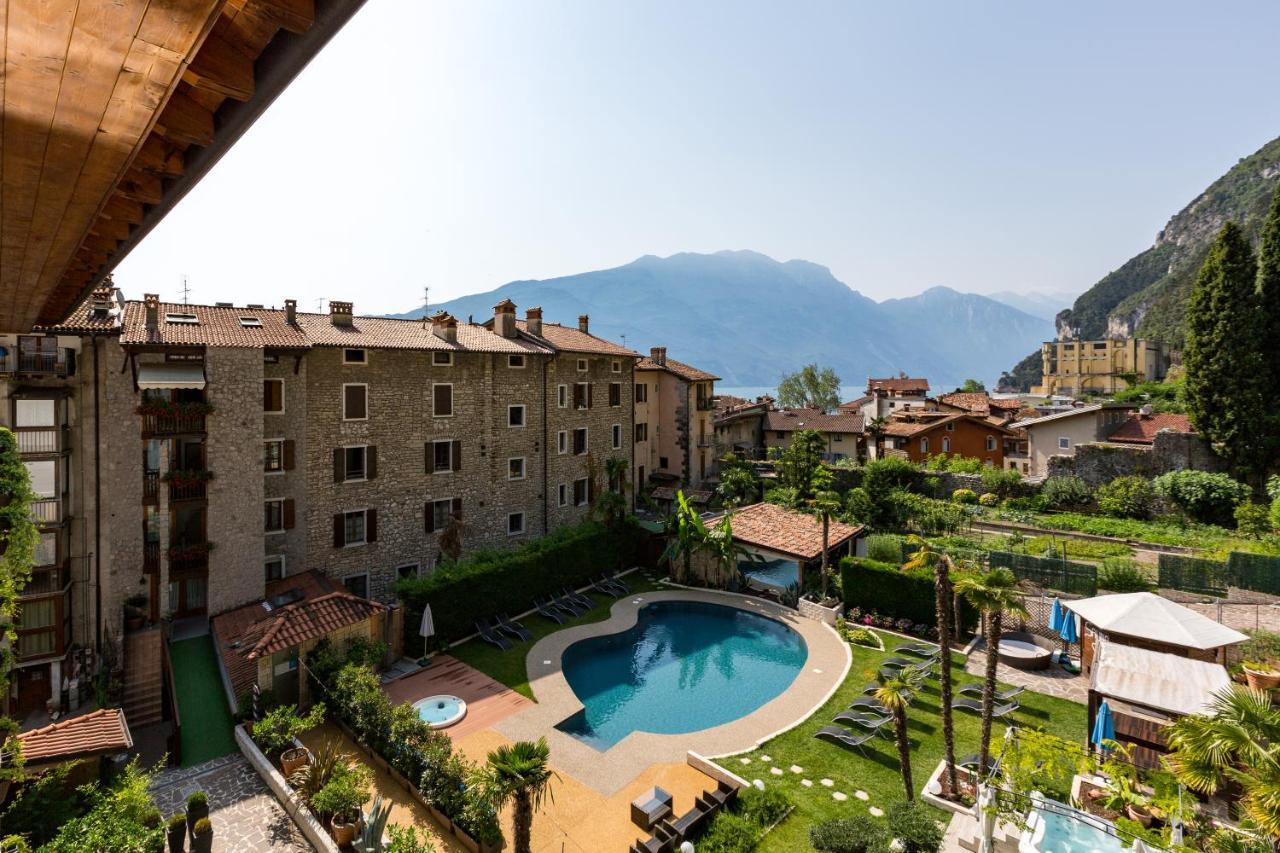 Hotel Canarino Riva del Garda Luaran gambar